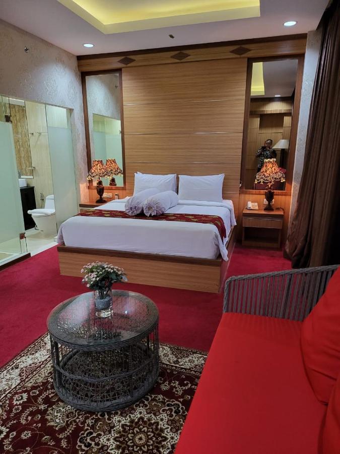 Grand Buana Lestari Hotel Паданг Экстерьер фото