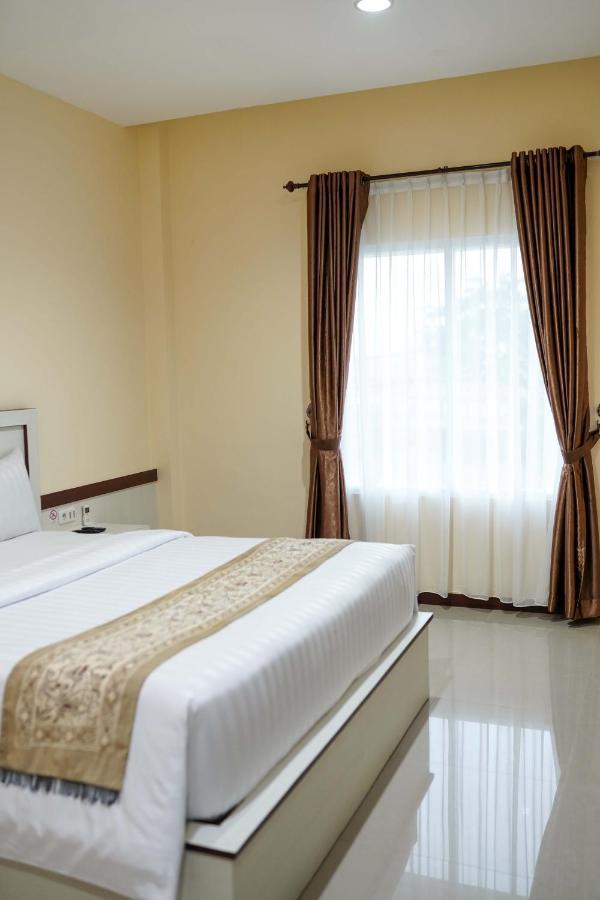 Grand Buana Lestari Hotel Паданг Экстерьер фото